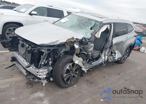 2025 Toyota Highlander Xle z USA, uszkodzony, nr VIN 5TDKDRBH1SS588057